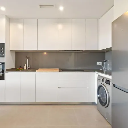 Modern With Terrace, Sea And Mountain Views Lejlighed