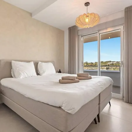Lejlighed Modern With Terrace, Sea And Mountain Views