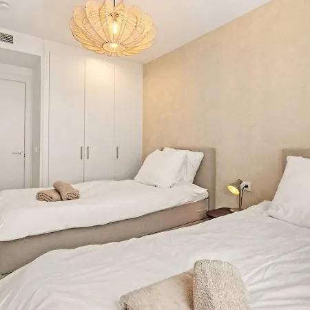 Modern With Terrace, Sea And Mountain Views Lejlighed *